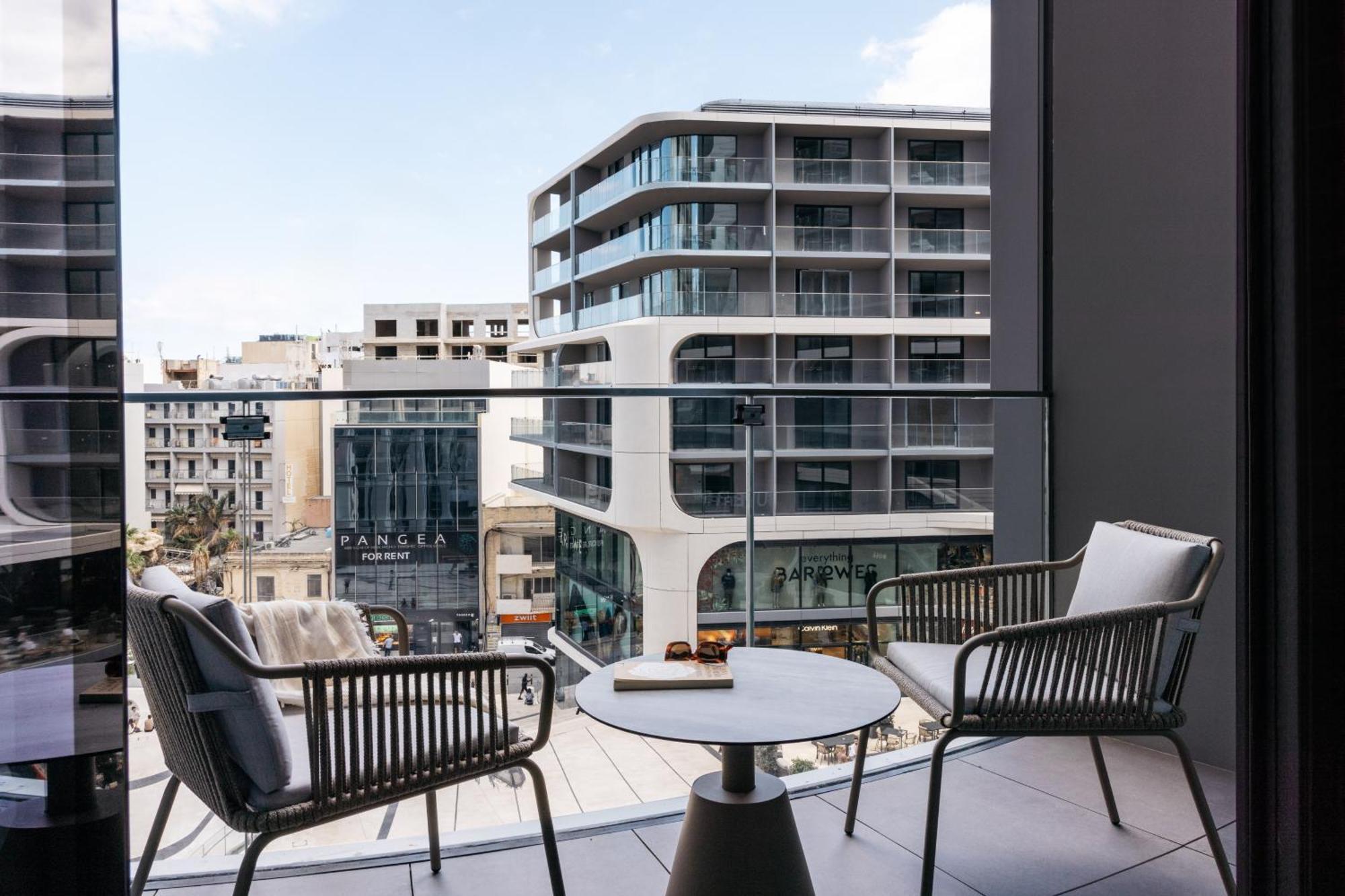 Me Malta By Melia Hotel Saint Julian's Ngoại thất bức ảnh