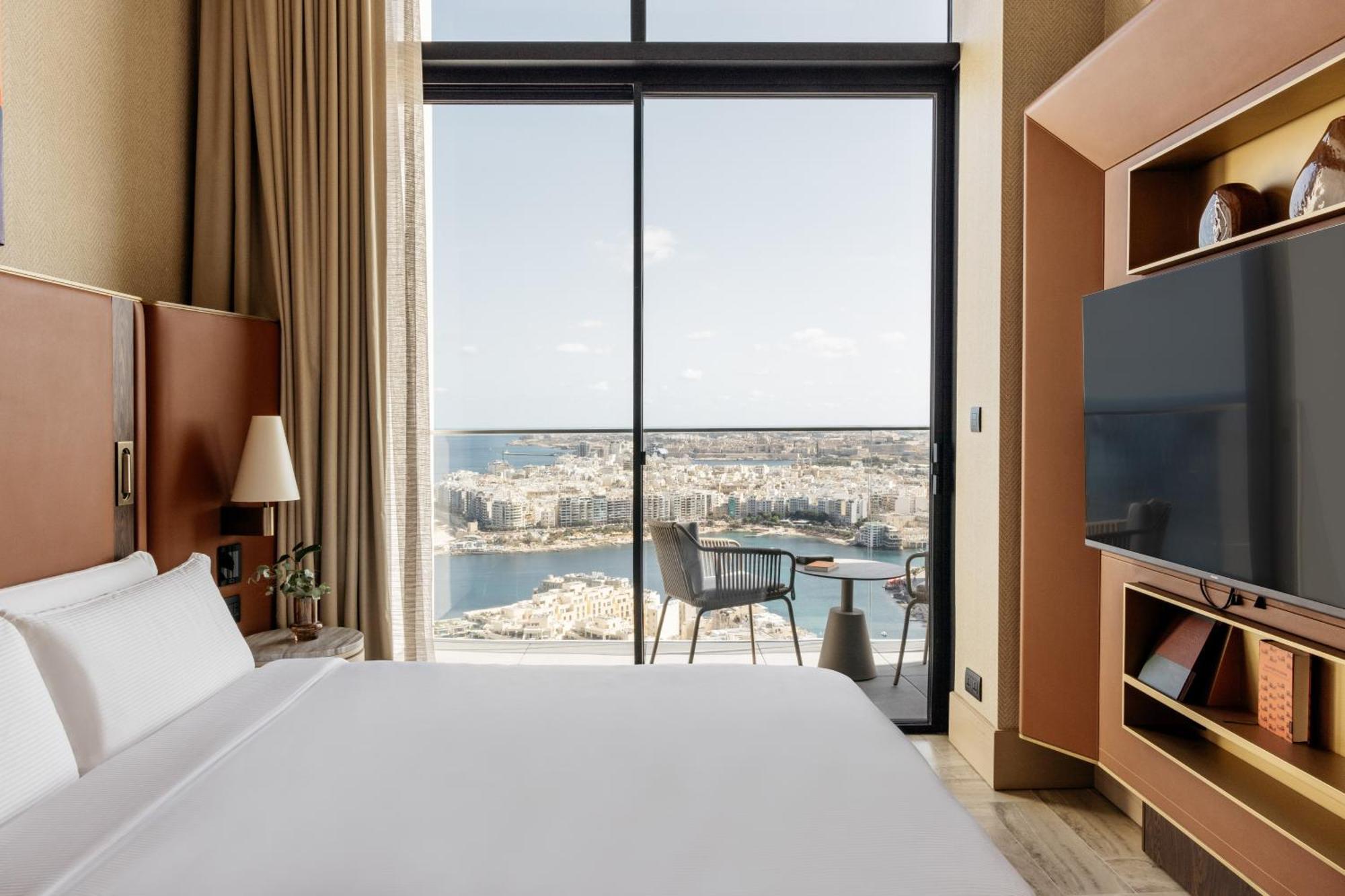 Me Malta By Melia Hotel Saint Julian's Ngoại thất bức ảnh