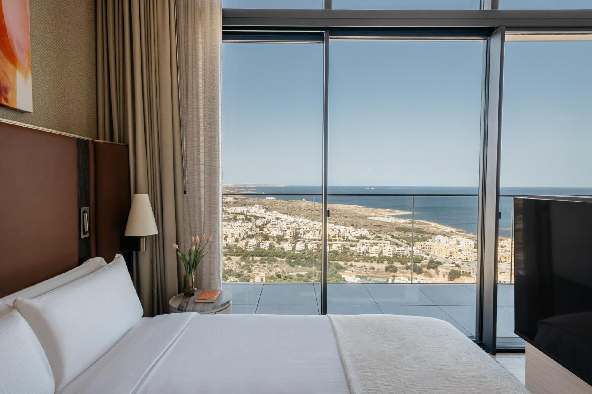 Me Malta By Melia Hotel Saint Julian's Ngoại thất bức ảnh