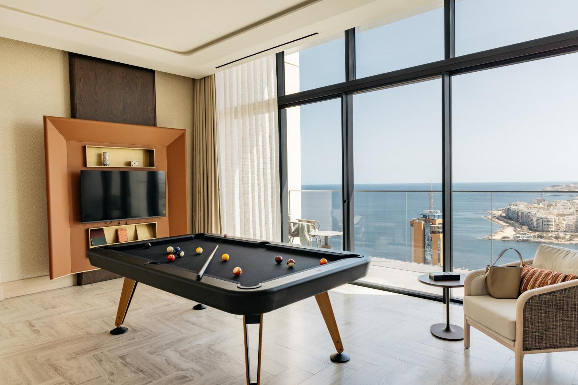 Me Malta By Melia Hotel Saint Julian's Ngoại thất bức ảnh
