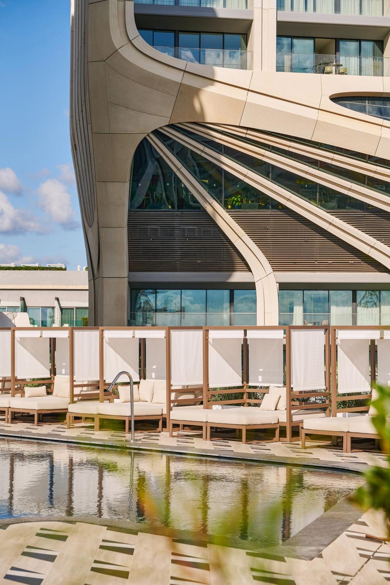 Me Malta By Melia Hotel Saint Julian's Ngoại thất bức ảnh