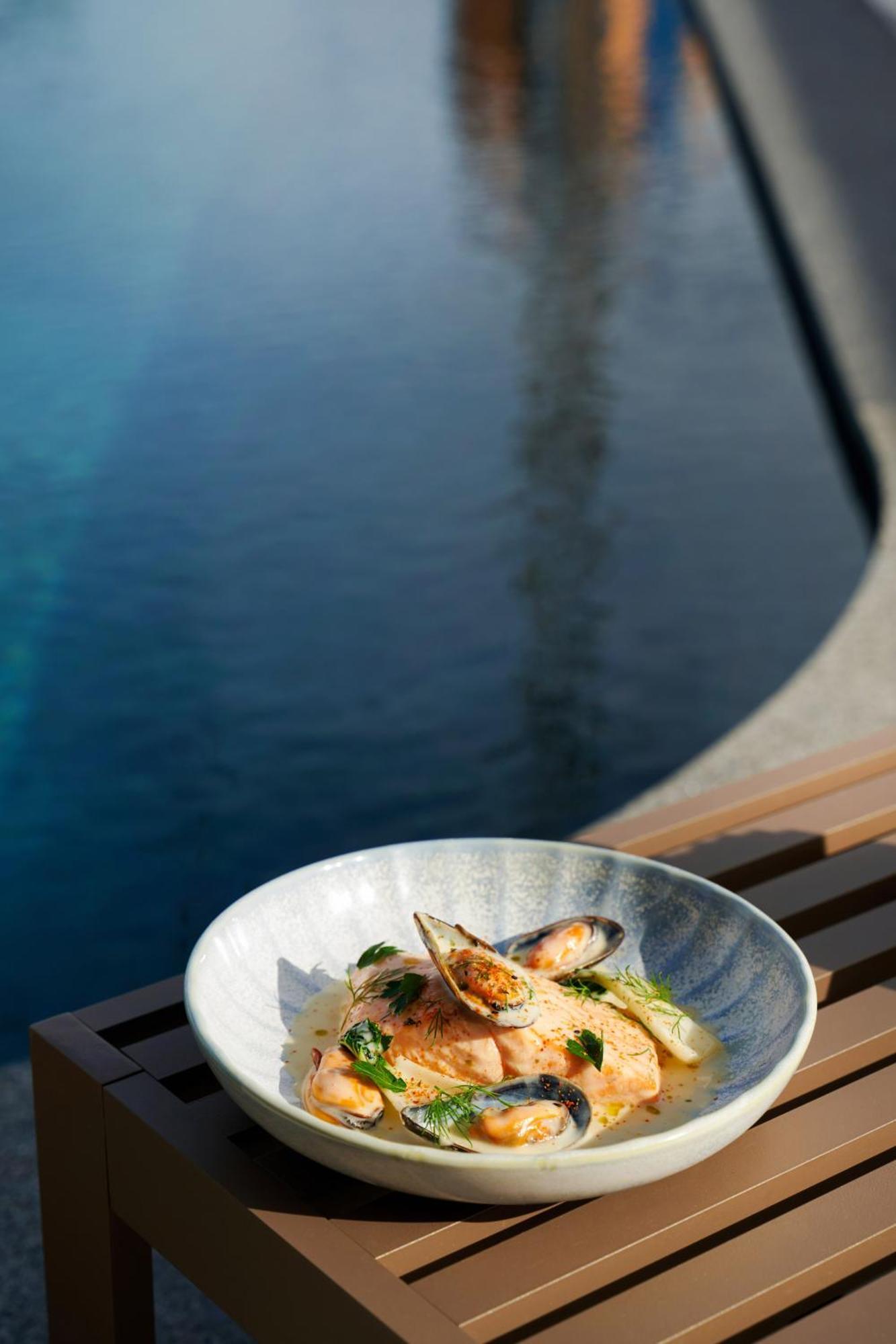 Me Malta By Melia Hotel Saint Julian's Ngoại thất bức ảnh